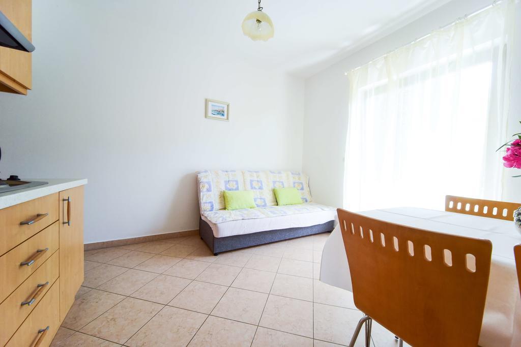 Apartments Mrva Ugljan Exterior foto
