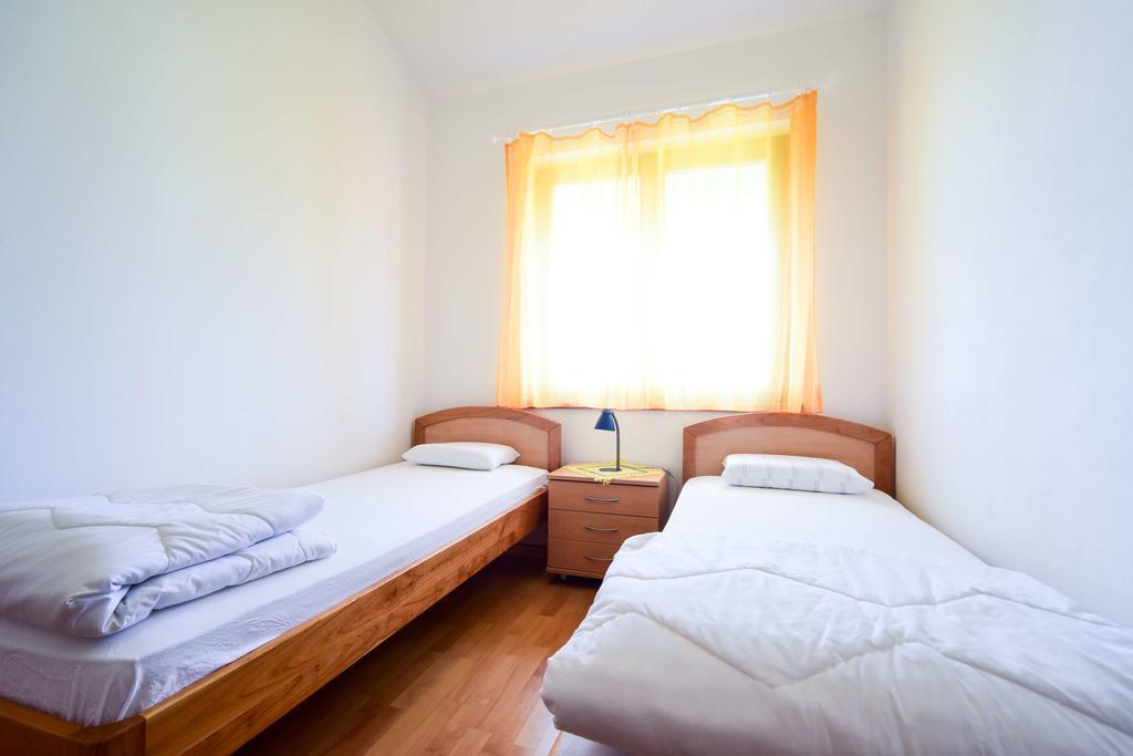 Apartments Mrva Ugljan Exterior foto