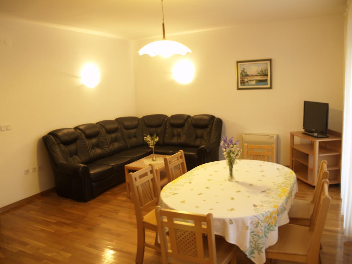 Apartments Mrva Ugljan Exterior foto