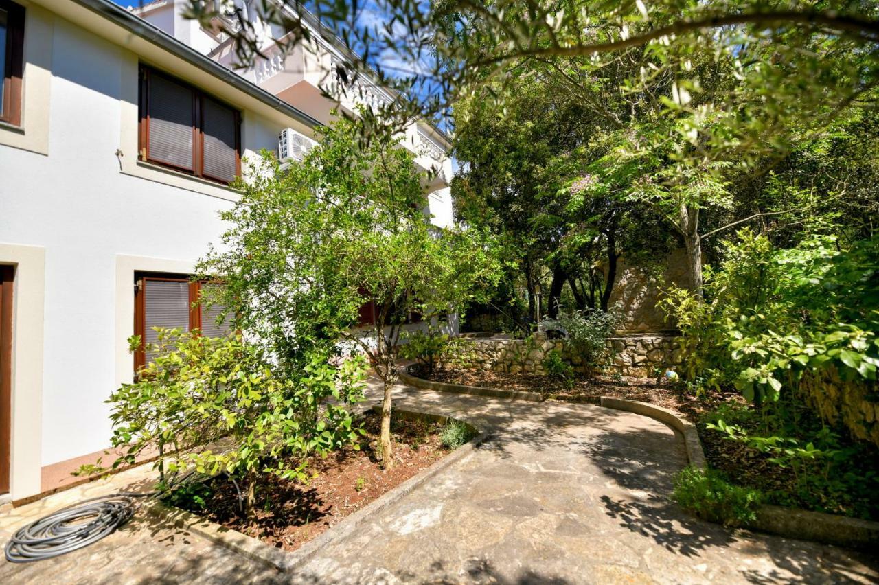 Apartments Mrva Ugljan Exterior foto
